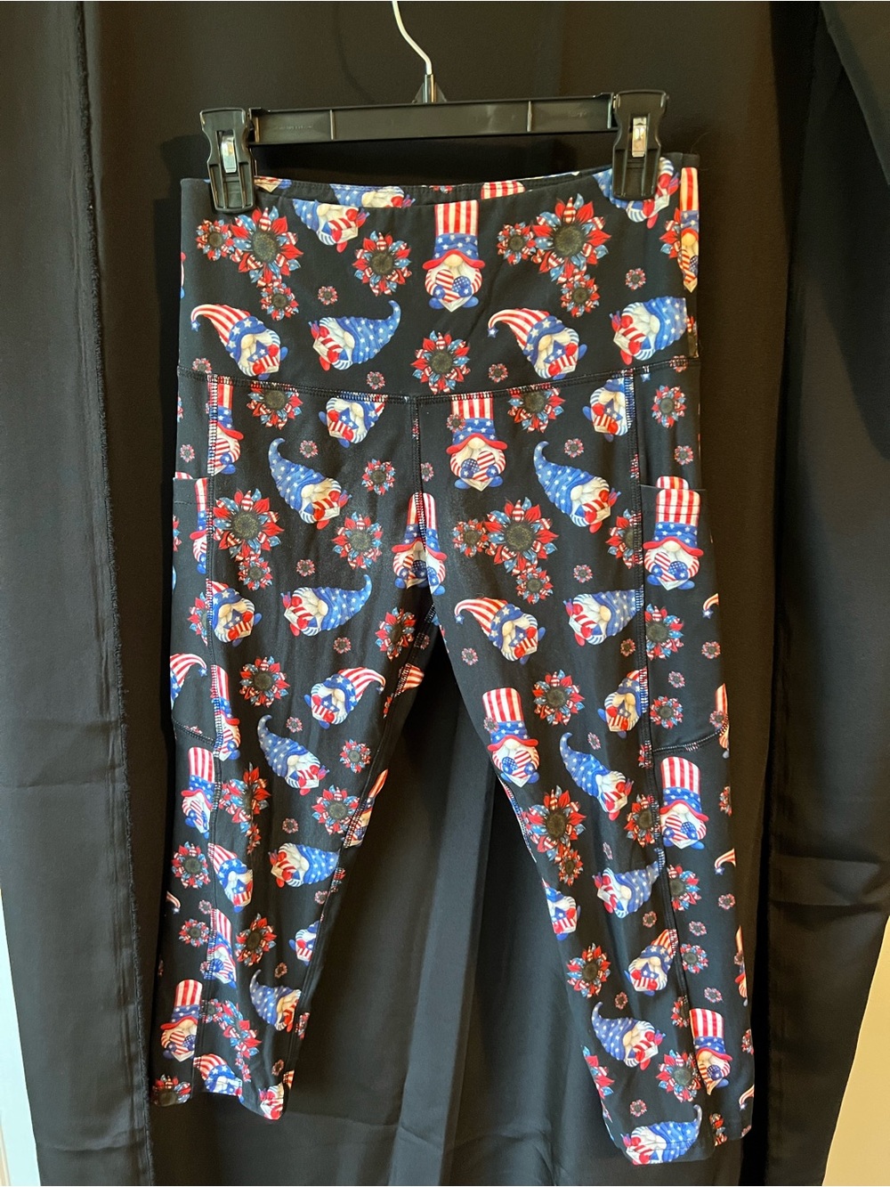 Women’s Black Patriotic Gnome Capri Leggings
